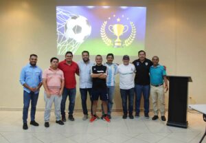Entrega de trofeo Super Master San Pedro Sula a Junta Noroccidente
